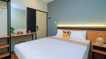 Quarto básico | Escrivaninha, espaço de trabalho para notebook, Wi-Fi de cortesia