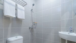 Rom – basic | Bad | Dusj, håndklær, såpe og sjampo