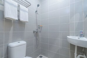 基础客房 | 浴室 | 淋浴设施、毛巾、肥皂、洗发水