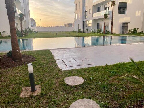 Élégance: Your modern urban refuge!