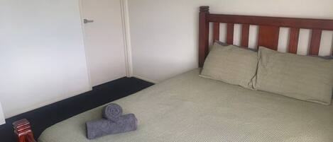 2 多间卧室、WiFi、床单