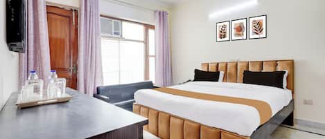Classic-Doppelzimmer, Balkon | Schreibtisch, laptopgeeigneter Arbeitsplatz, schallisolierte Zimmer