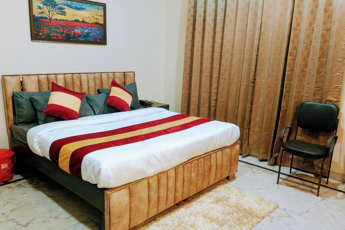 Classic Double Room, Balcony | Desk, laptop workspace, soundproofing, free WiFi