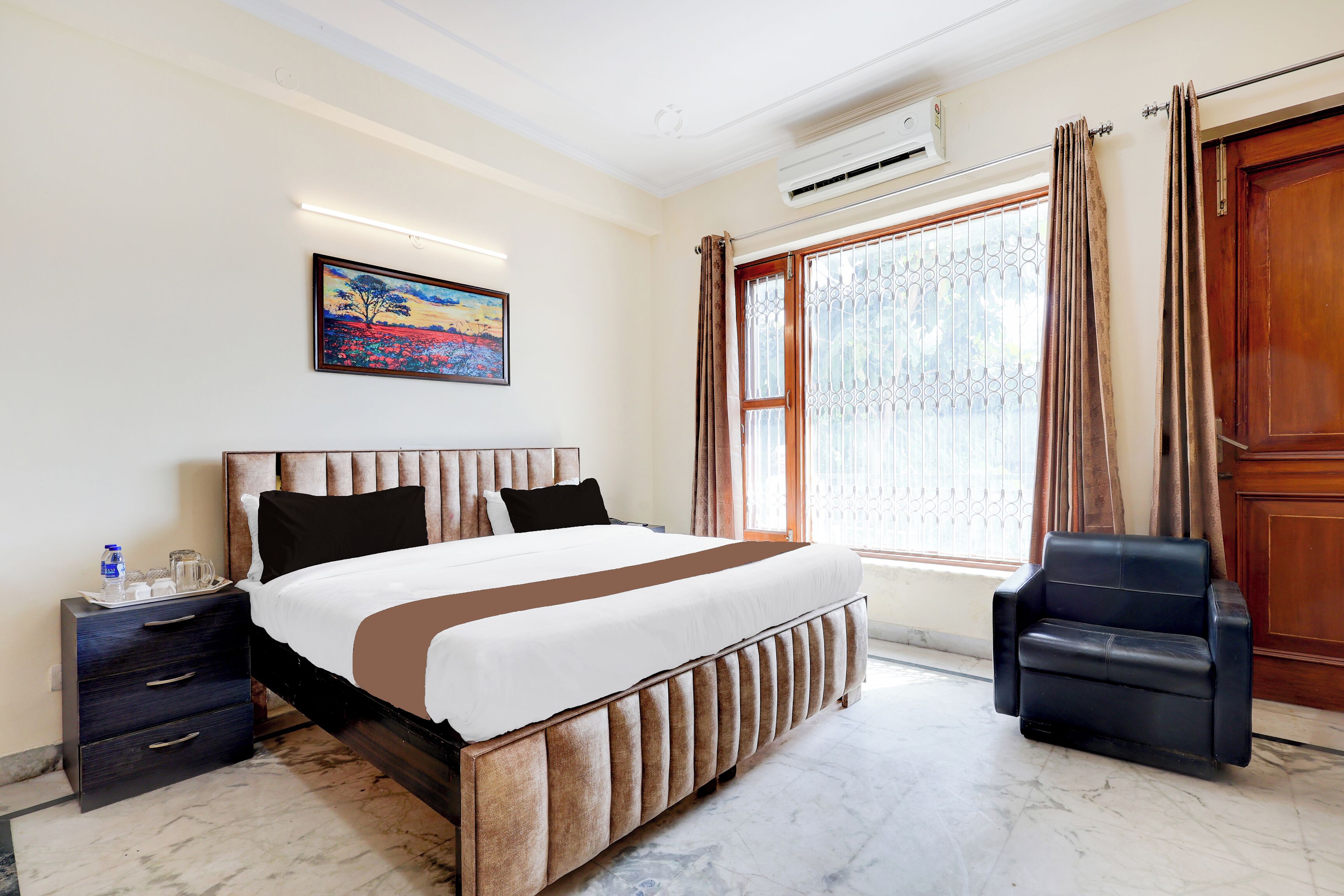 Classic Double Room, Balcony | Desk, laptop workspace, soundproofing, free WiFi