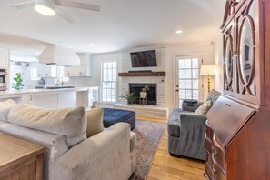 Smart TV, fireplace