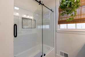 Shower, hair dryer, towels, shampoo