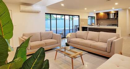 Luxury Bay Vacation Home with 5 Ensuites