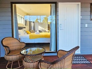 5 bedrooms, iron/ironing board, WiFi, bed sheets