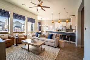 TV, DVD player - The Sandbar Retreat! (Kingsland)
