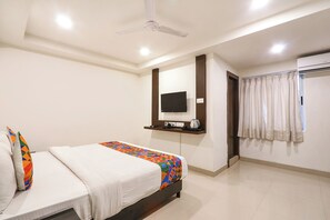 Quarto luxo | Escrivaninha, quartos à prova de som, Wi-Fi de cortesia