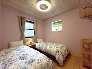 Basic Twin Room | Free WiFi, bed sheets