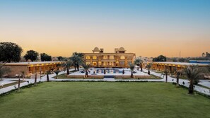 Fachada de la propiedad