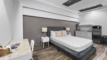 Desk, travel crib, free WiFi, bed sheets