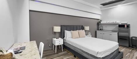 Desk, travel crib, free WiFi, bed sheets