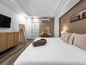 Schreibtisch, Reisekinderbett, kostenloses WLAN, Bettwäsche