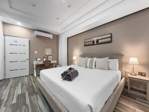 Desk, travel cot, free WiFi, bed sheets