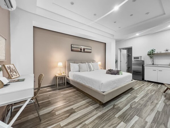 Desk, travel crib, free WiFi, bed sheets