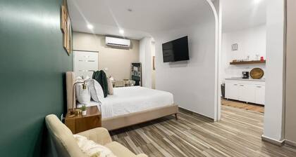 Each Guest House 3-1 | Cozy Apt W/ King & Bunk Bed