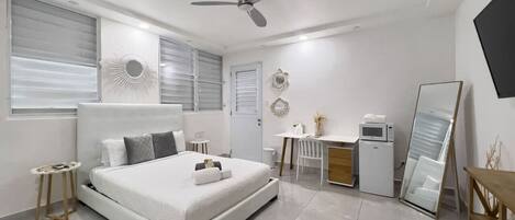 Bureau, lit parapluie, Wi-Fi gratuit, draps fournis