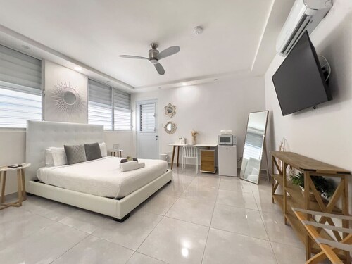 Each Guest House 2-2 | Studio Apt W/ Balcony