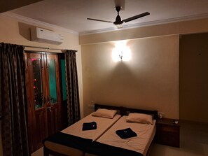Free WiFi, bed sheets