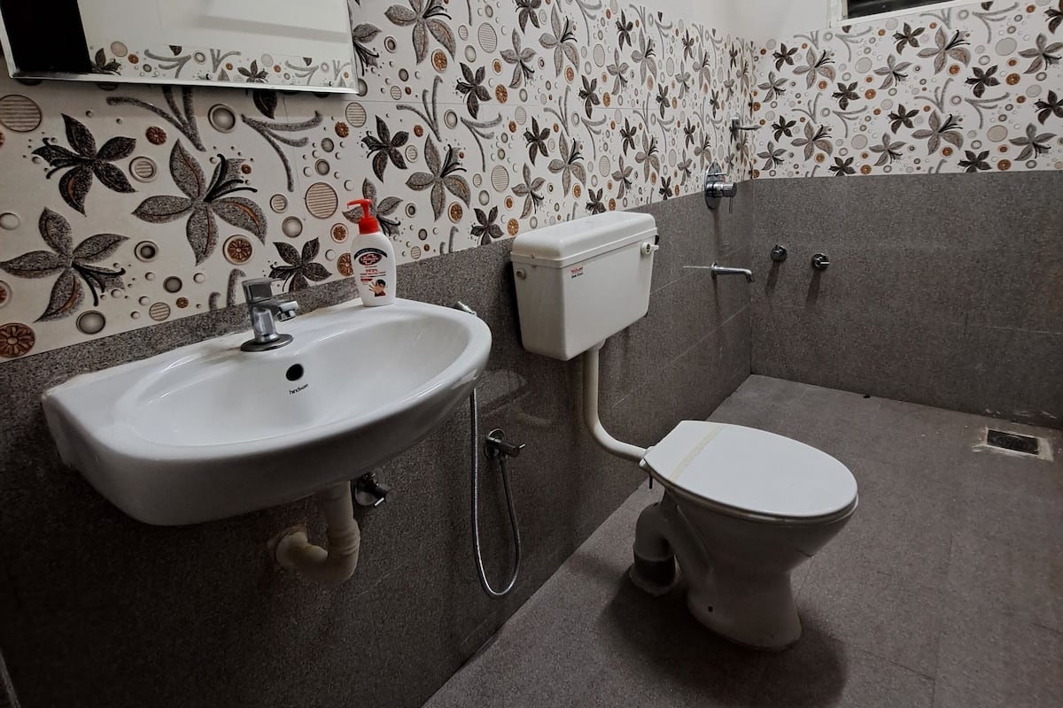 Deluxe Single Room, Non Smoking, Private Bathroom | Bathroom