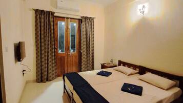 Free WiFi, bed sheets