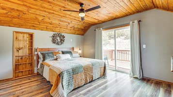 4 bedrooms, iron/ironing board, travel crib, internet