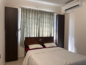 2 bedrooms, WiFi, bed sheets - Anahat Host-all : Cozy 2-bedroom apartment in Nashik with WiFi, AC Max 6 Pax (Nashik)