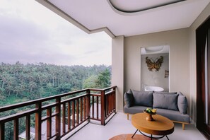 奢華套房, 陽台, 山谷景觀 | 起居區 | 55-吋電視、有線頻道、付費電影