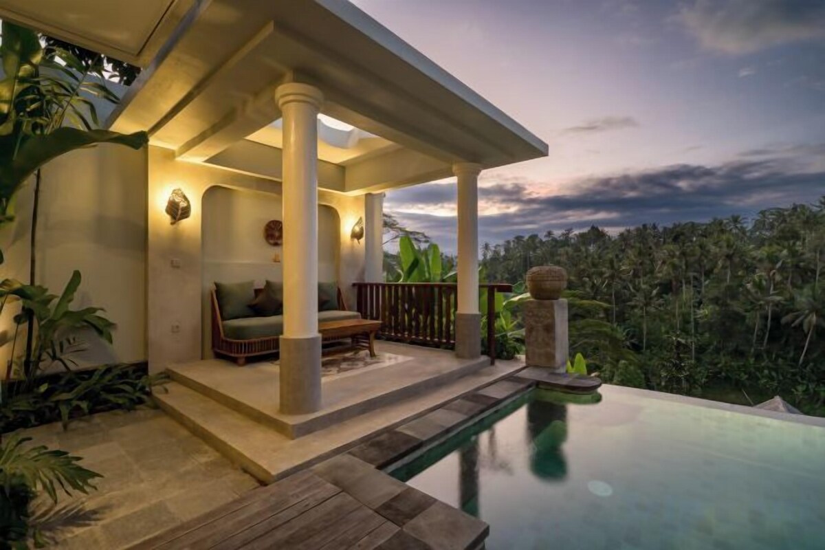 2 outdoor pools