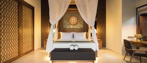 1 غرفة نوم وعناصر مجانية داخل الميني بار وخزنة داخل الغرفة وستائر تعتيم