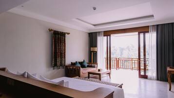 奢华套房, 阳台, 山谷景观 | 1 多间卧室、客房内保险箱、遮光窗帘、隔音