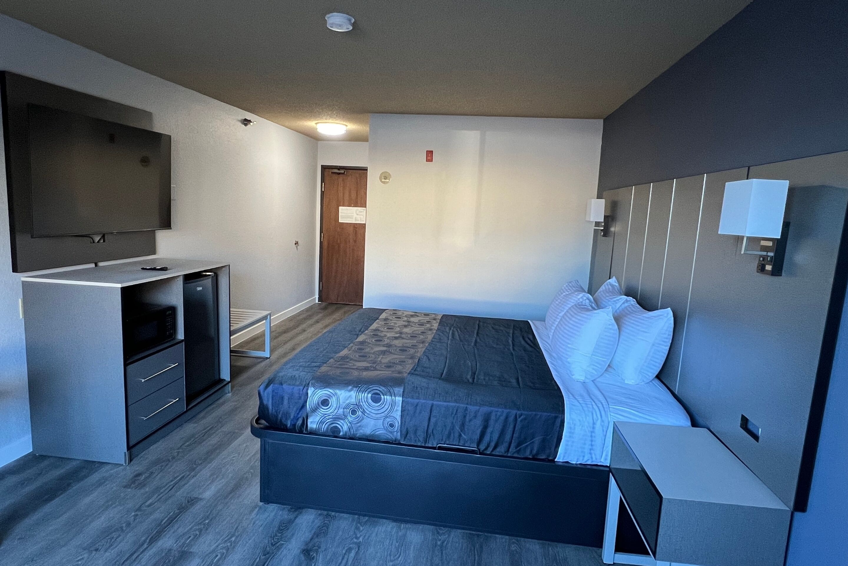 2 bedrooms, bed sheets