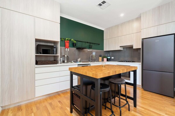 Fridge, microwave, oven, stovetop