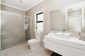 Shower, hair dryer, towels