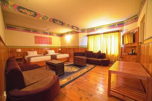 Quarto casal ou duplo luxo | Wi-Fi de cortesia, roupa de cama