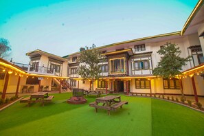 المنشأة من الخارج