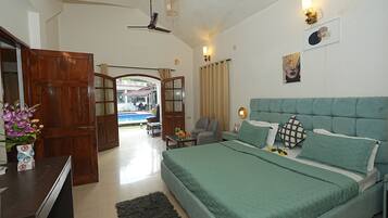 Skrivebord, gratis Wi-Fi, sengetøj