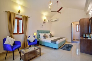 Desk, free WiFi, bed sheets - CLOSE2C BY THE ARKS VILLA (Anjuna)