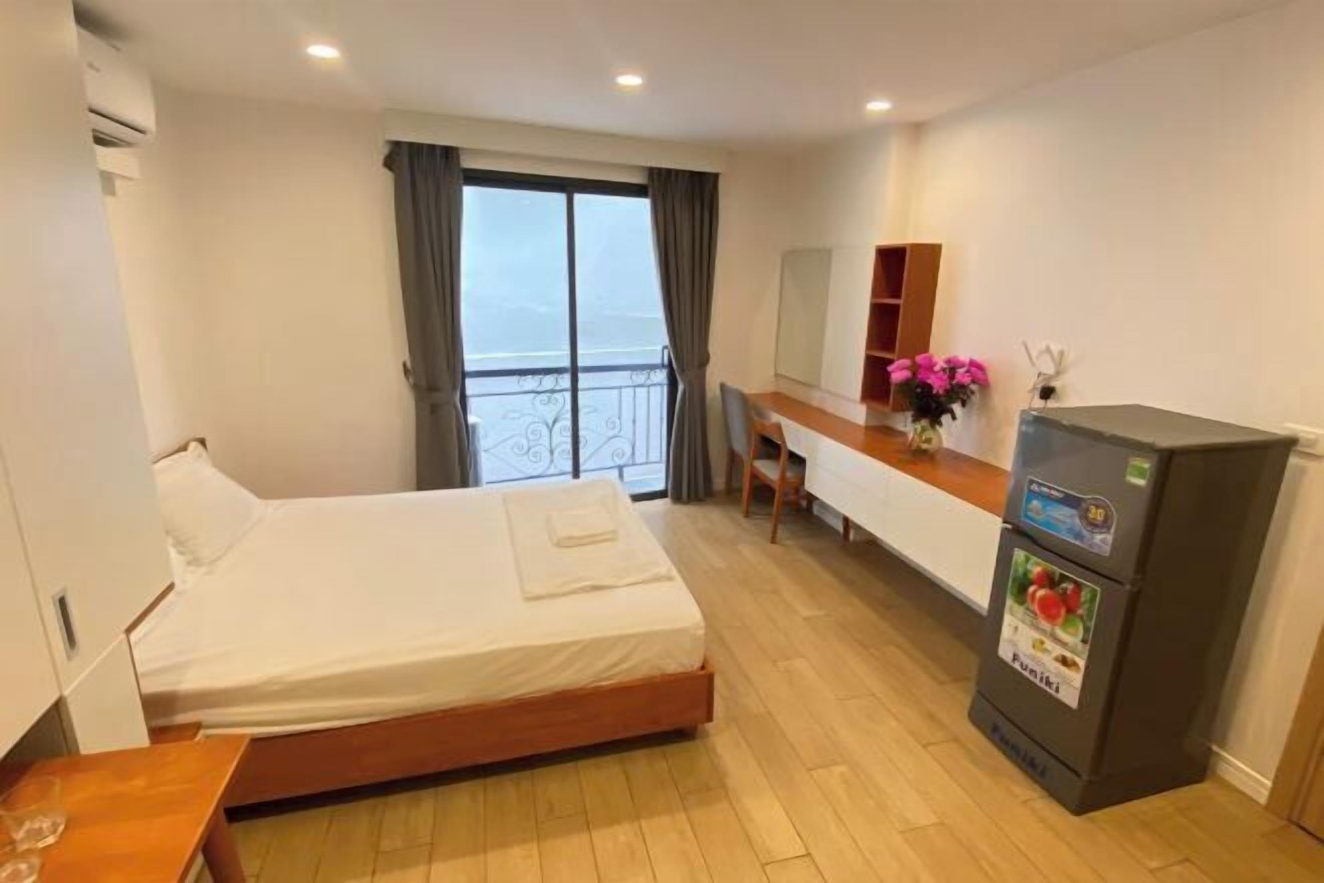 Minibar, bàn, phòng cách âm, truy cập Internet không dây miễn phí 