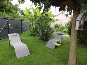 Property grounds - At the right stop Breakfast included VAE Bollard (Sassenay)