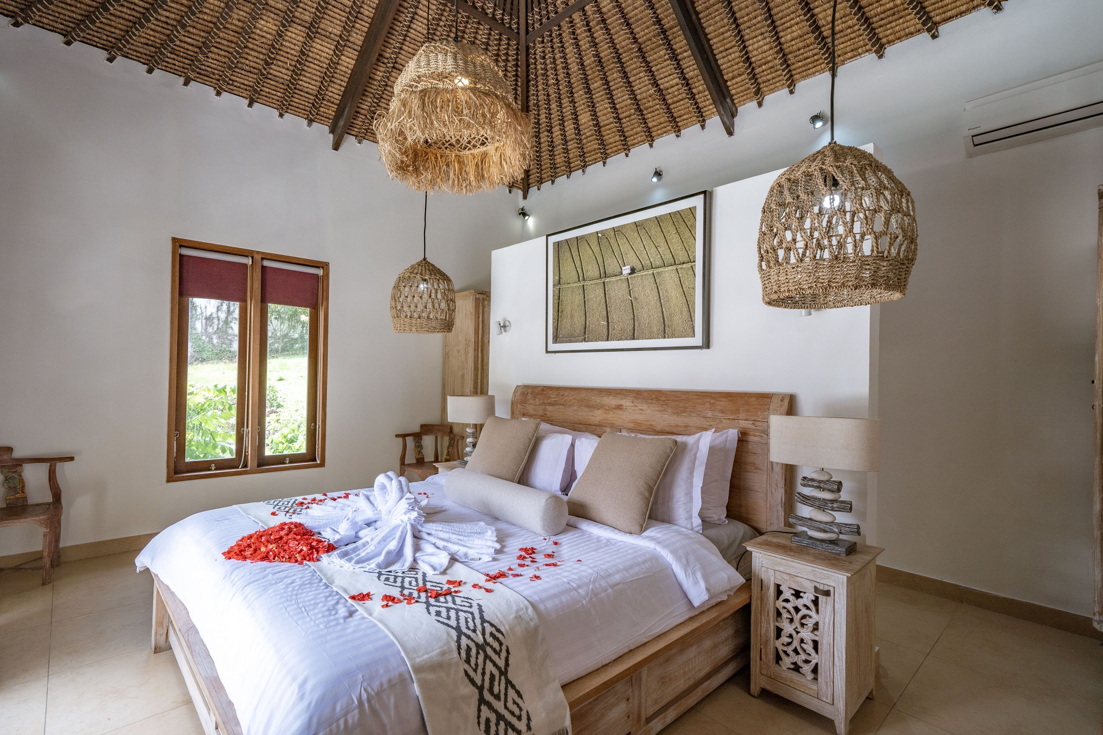 Deluxe-Suite, 1 Schlafzimmer, Poolblick | 1 Schlafzimmer, Bettwäsche aus ägyptischer Baumwolle