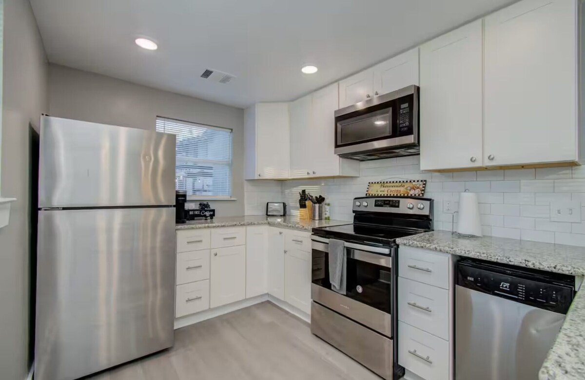 Photo 8 of Charming 2-bedroom house 15min from Downton Houston