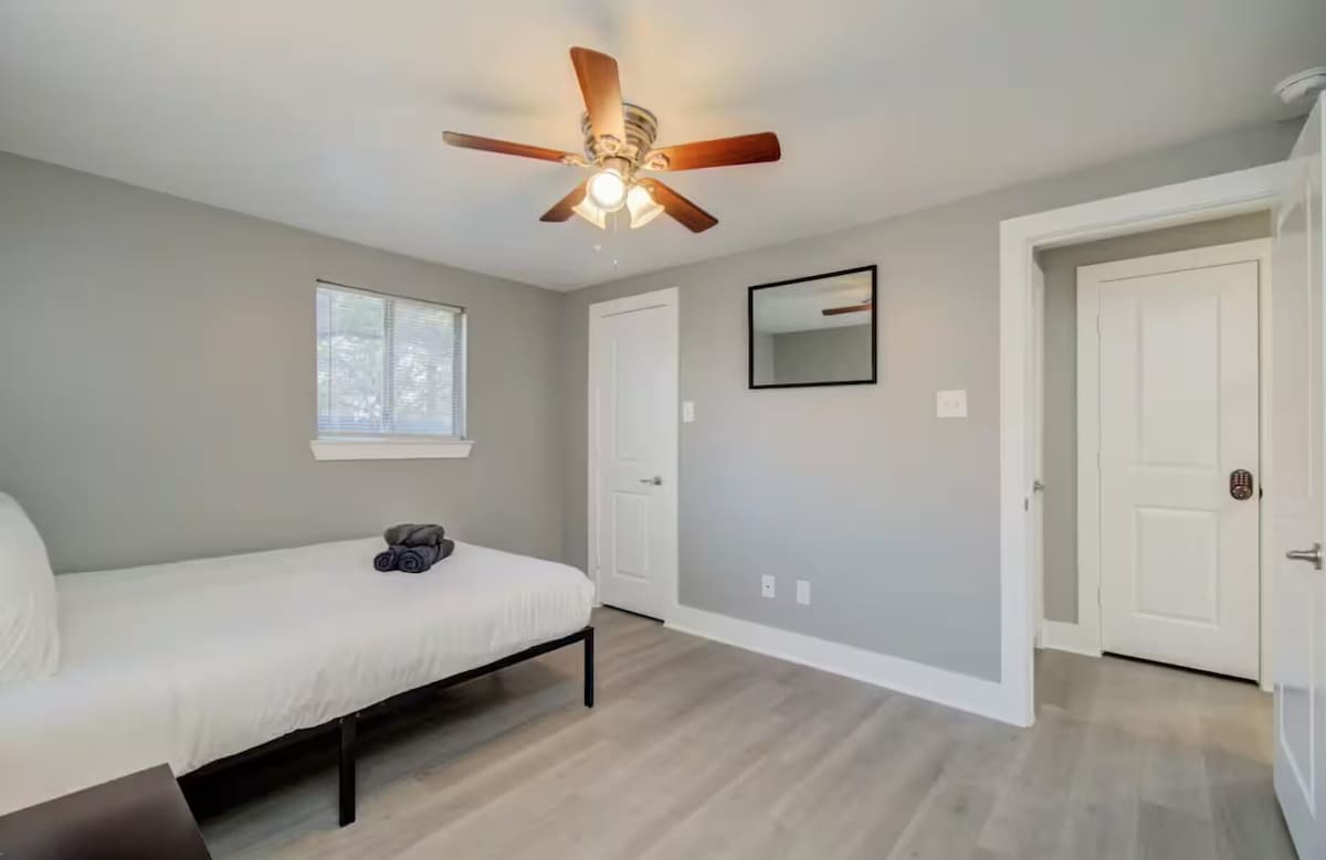 Photo 10 of Charming 2-bedroom house 15min from Downton Houston