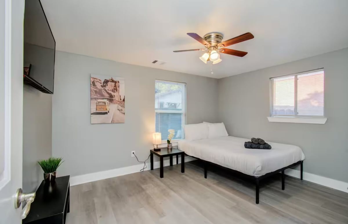 Photo 12 of Charming 2-bedroom house 15min from Downton Houston