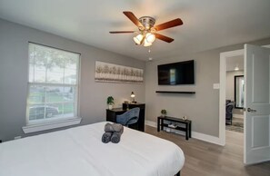 2 bedrooms, iron/ironing board, WiFi, bed sheets