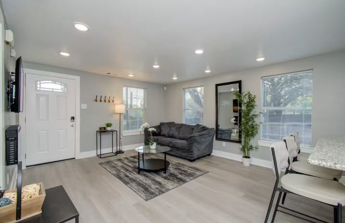 Photo 4 of Charming 2-bedroom house 15min from Downton Houston