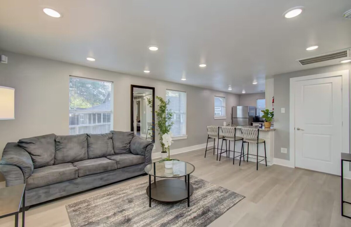 Photo 2 of Charming 2-bedroom house 15min from Downton Houston