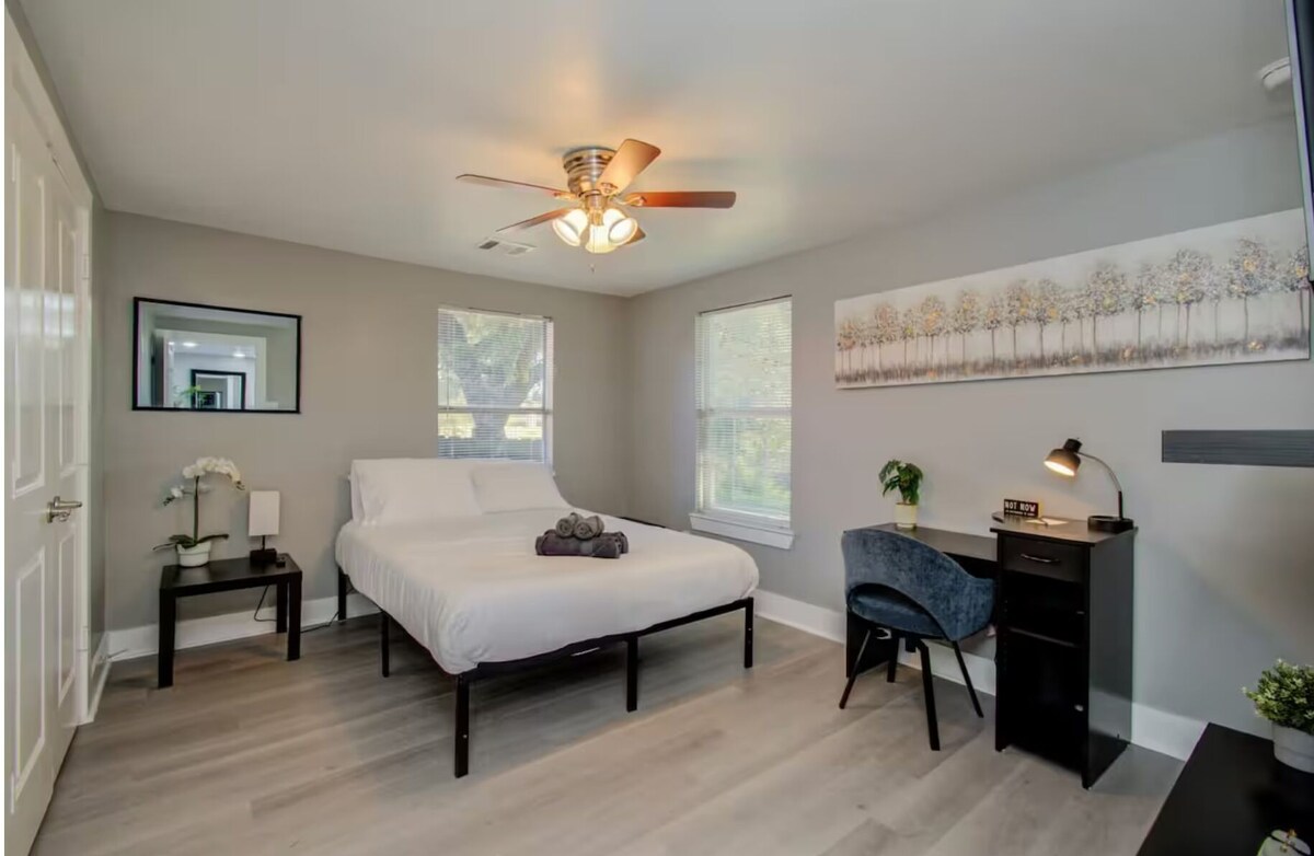 Photo 13 of Charming 2-bedroom house 15min from Downton Houston